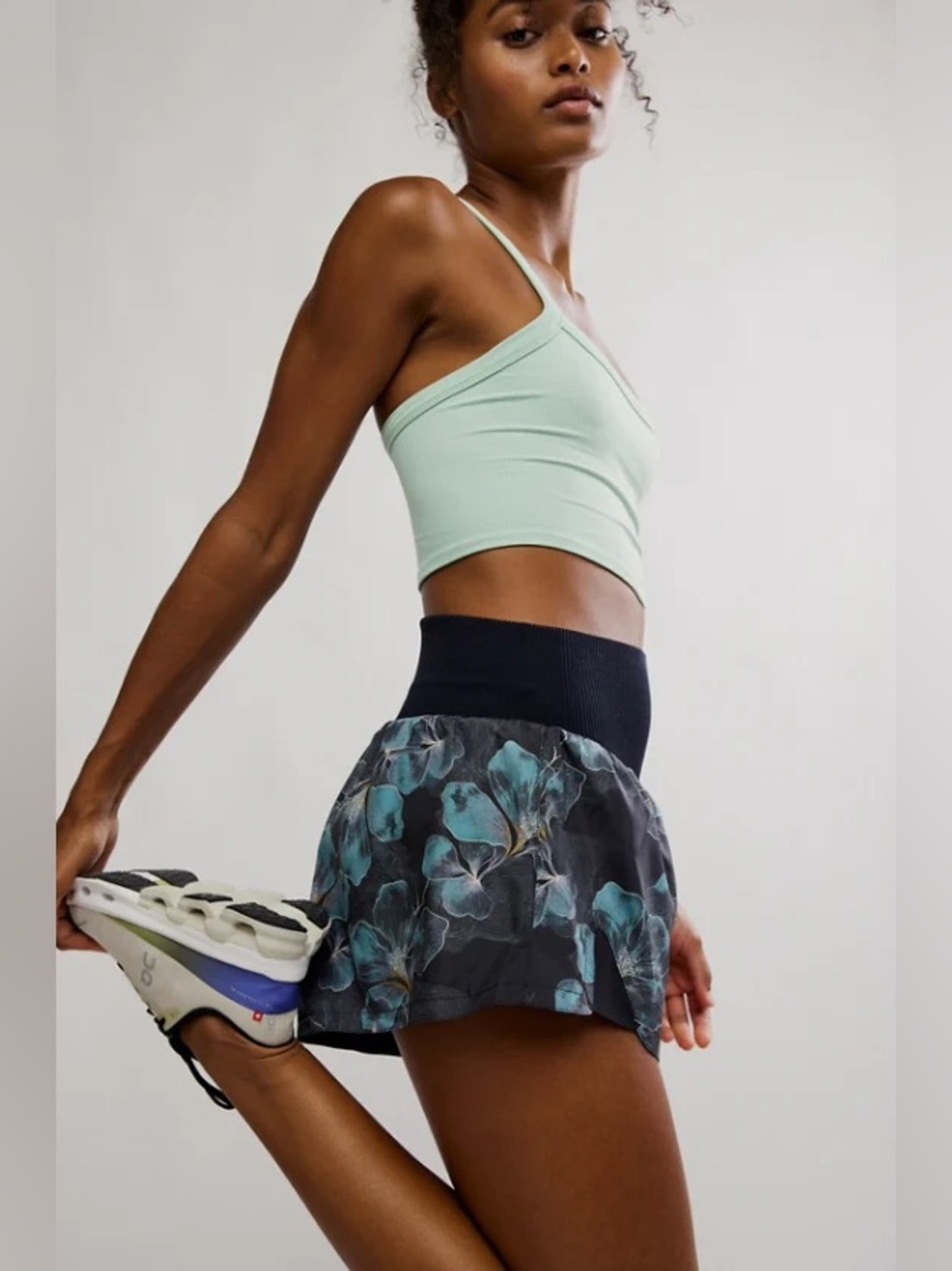 Free People Carpe Diem Printed Shorts in Midnight Floral (SMALL)($50)